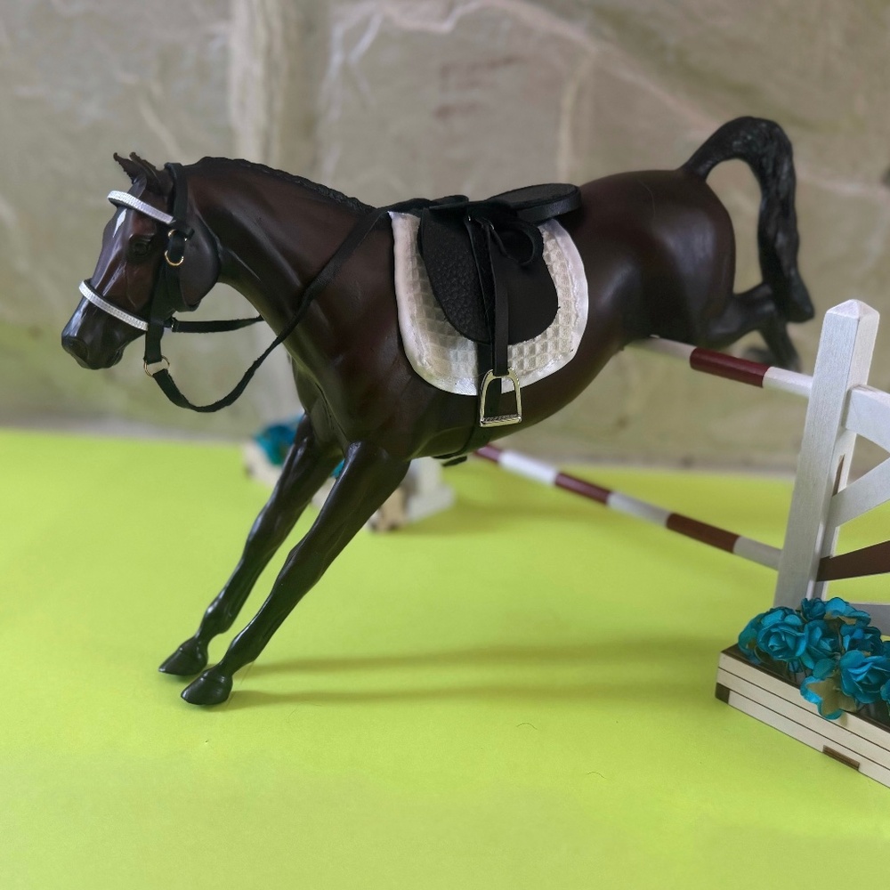 Vintage 1997 Peter Stone Mahogany Bay Chess Traditional Sporthorse
